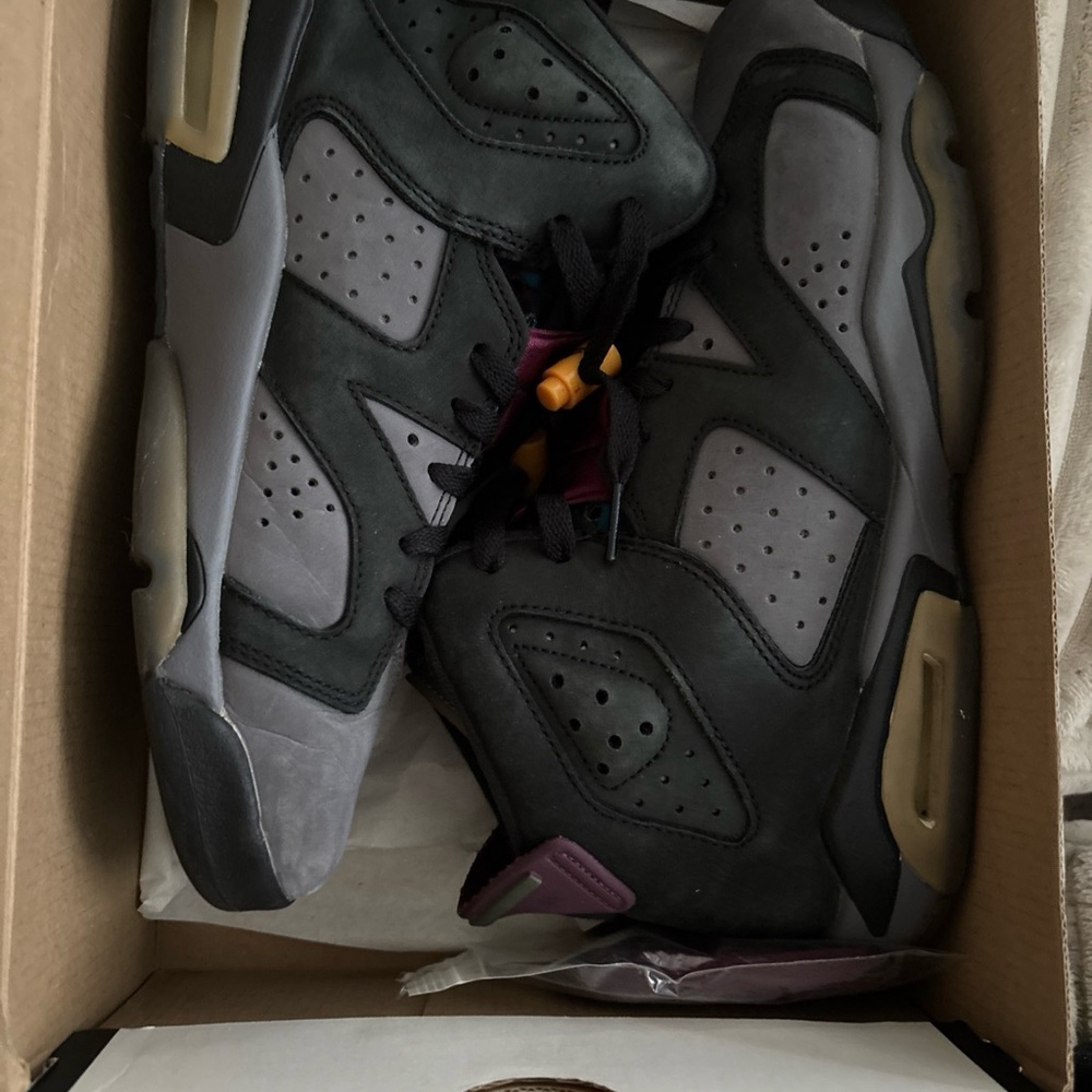Jordan retro 6 Bordeaux sneakers size 7y